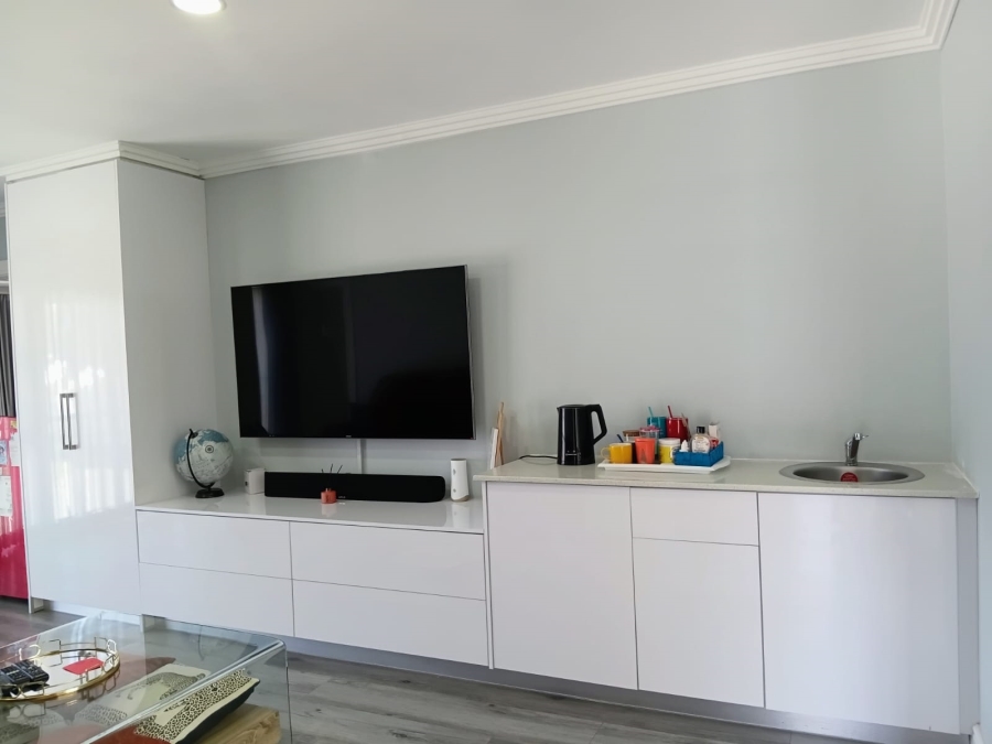 5 Bedroom Property for Sale in Beacon Bay Eastern Cape